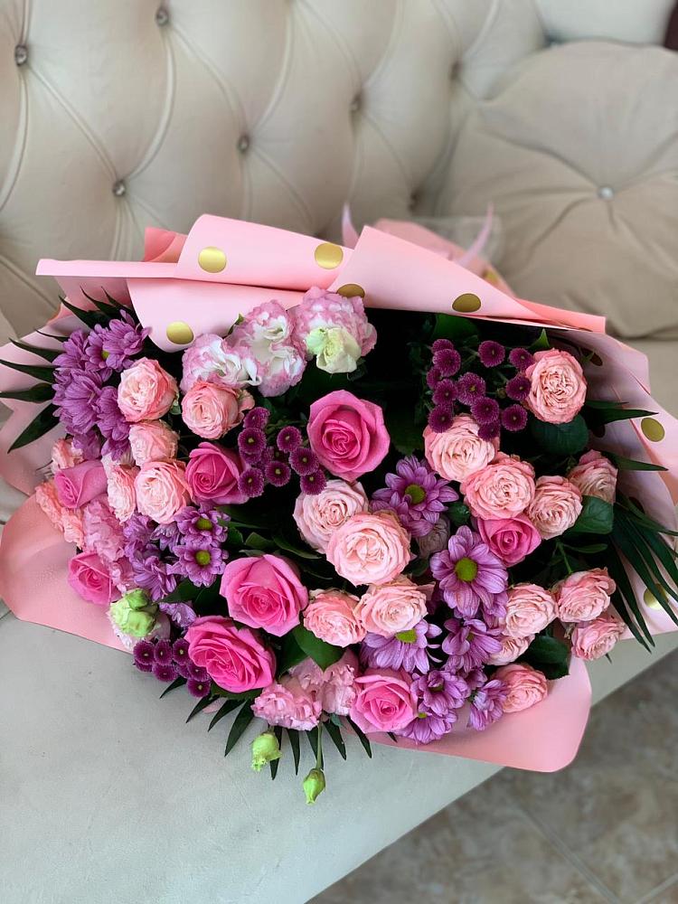 Букет цветов из: Хризантемы, Розы и Лизиантусы в Бире