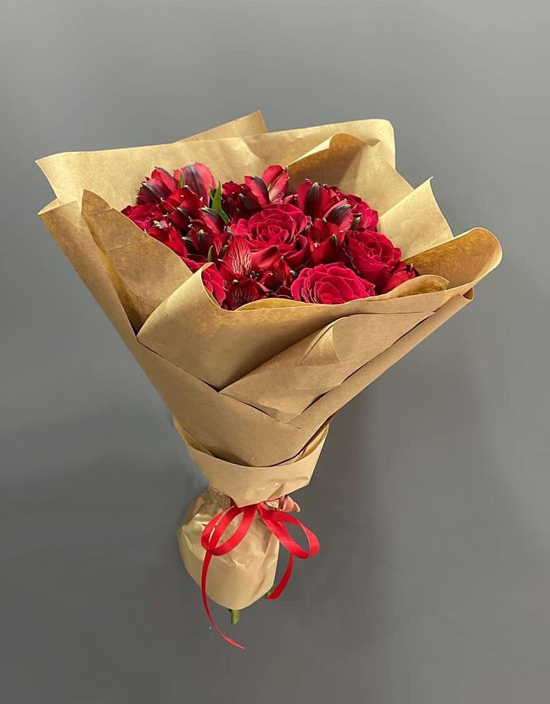 Букет цветов из: Альстромерии и Розы в Бире