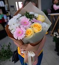Букет цветов из:  Герберы, Розы и Хризантемы в Бире