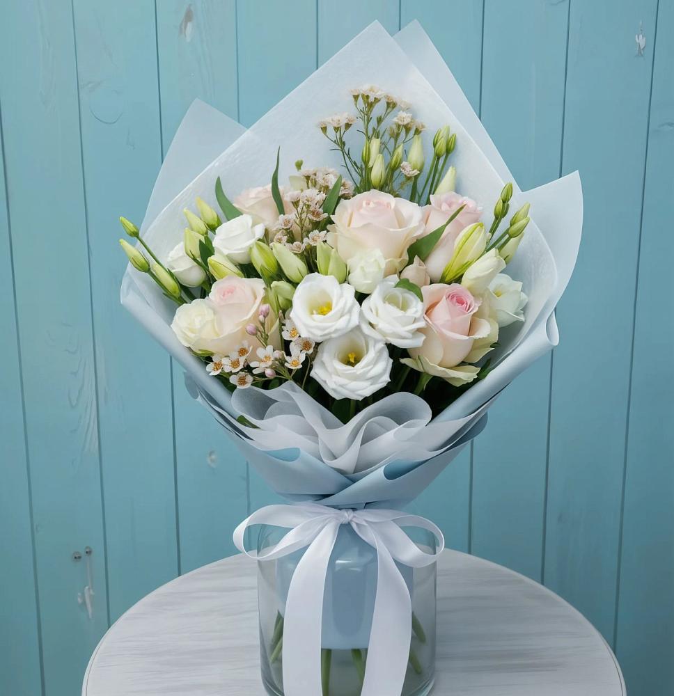 Букет цветов из: Розы и Лизиантусы в Бире