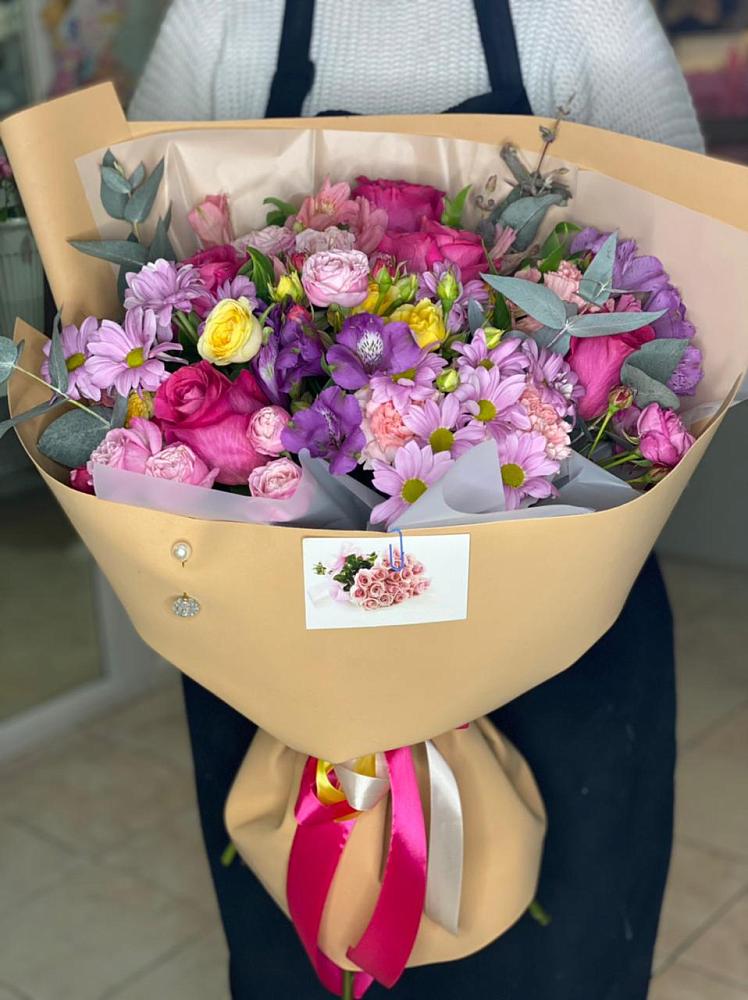 Букет цветов из: Хризантемы, Гвоздики и Альстромерии в Бире