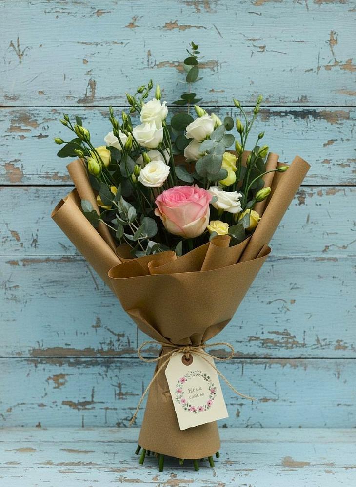 Букет цветов из: Розы и Лизиантусы в Бире