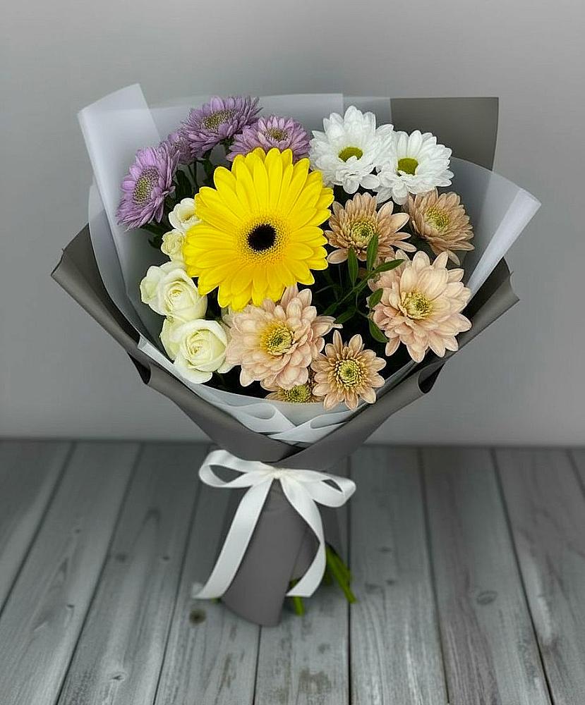 Букет цветов из: Розы, Герберы и Хризантемы в Бире