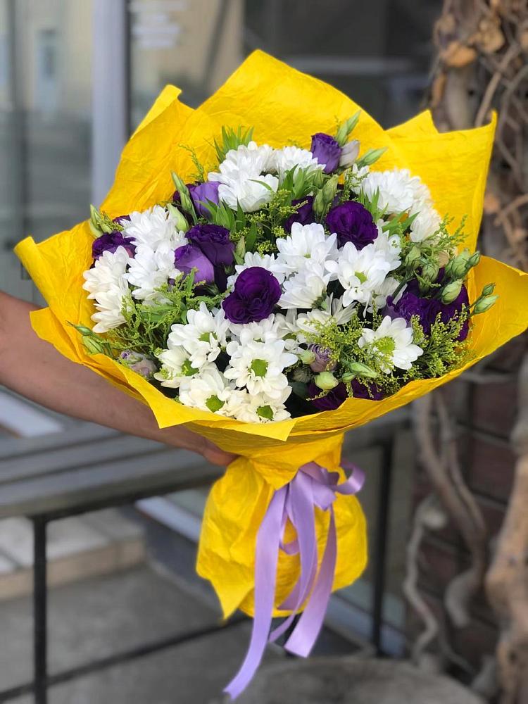 Букет цветов из: Ирисы, Хризантемы и Ромашки в Бире