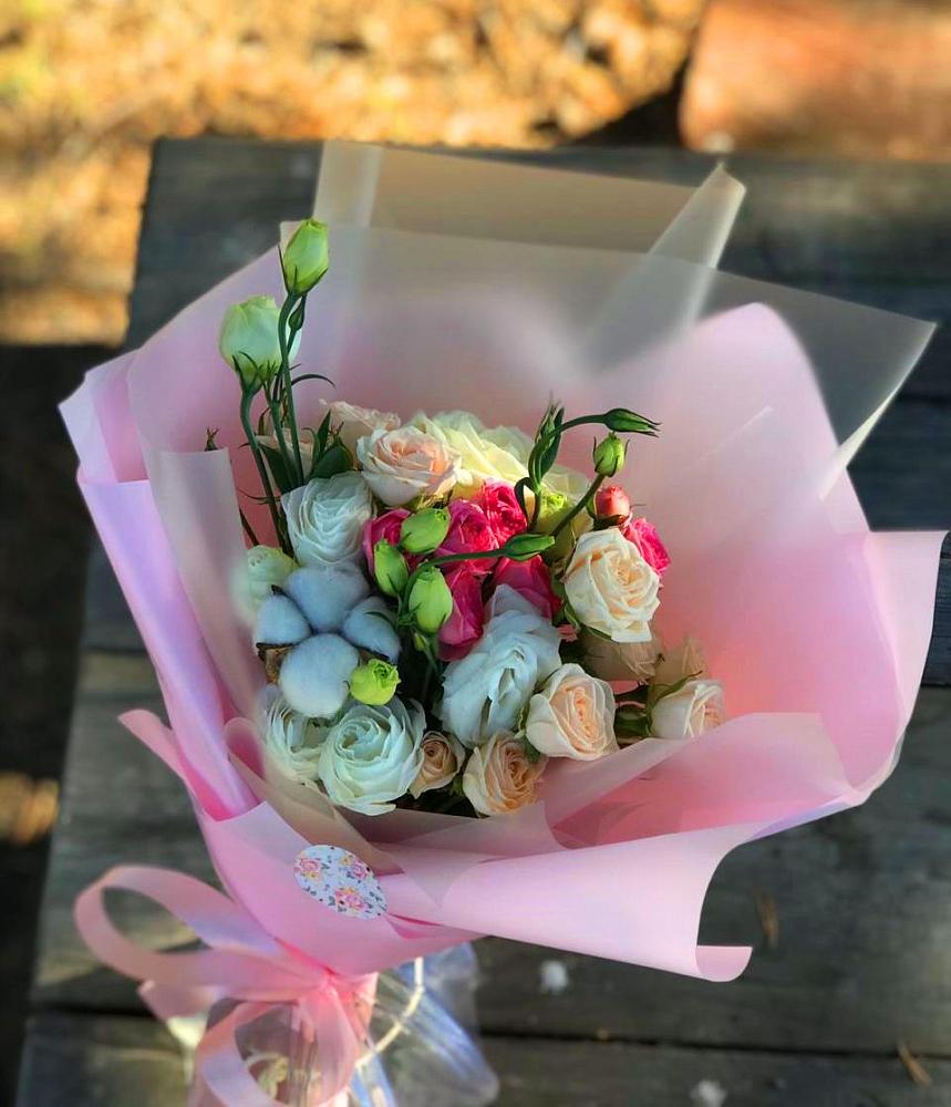 Букет цветов из: Розы и Лизиантусы в Бире