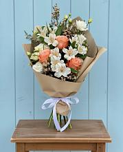 Букет цветов из:  Альстромерии, Лизиантусы, Розы и Хризантемы в Бире