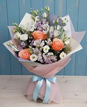 Букет цветов из:  Лизиантусы, Розы, Альстромерии и Гипсофила в Бире