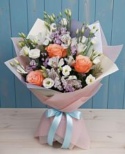 Букет цветов из:  Лизиантусы, Розы, Альстромерии и Гипсофила в Бире