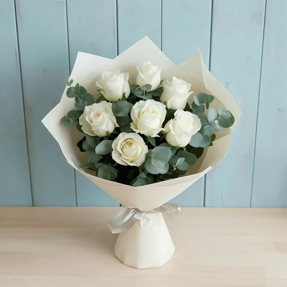Букет Белые розы в Эвкалипте в Бире