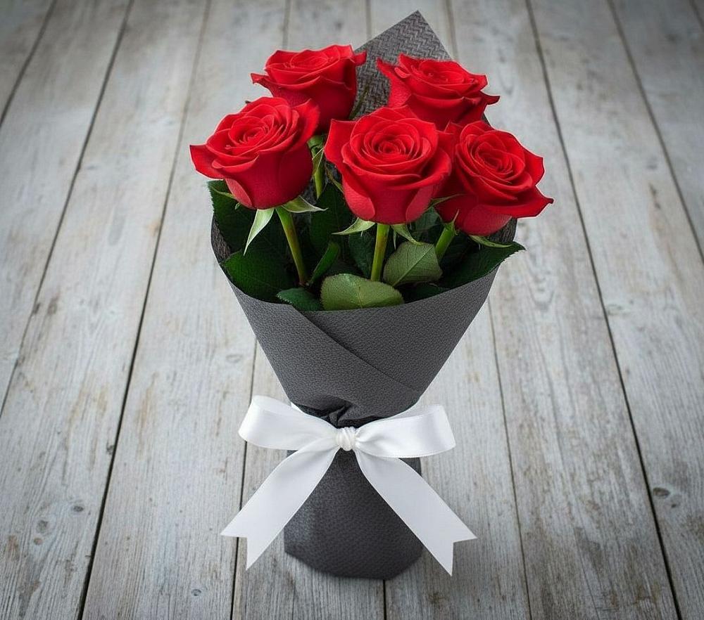 Букет 5 Красных роз Эдлесс Лав в Бире