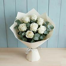 Букет Белые розы в Эвкалипте в Бире