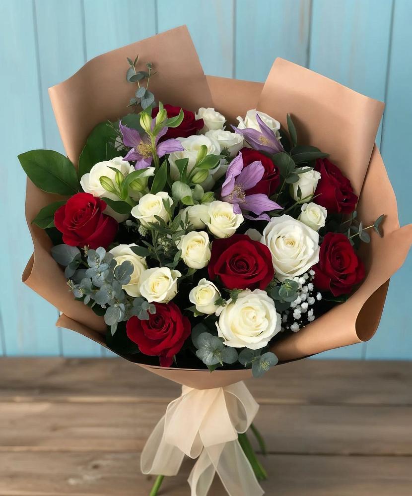 Букет цветов из: Розы и Альстромерии в Бире